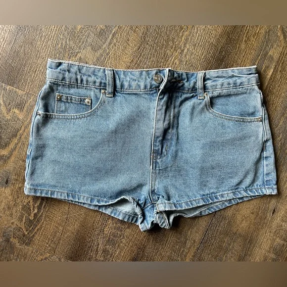 EDIKTED White Bow Pocket Jean Shorts, Size L - Picture 3 of 11